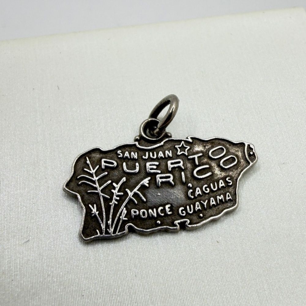 Vintage 23x14mm Puerto Rico Sterling silver charm/pendant!
